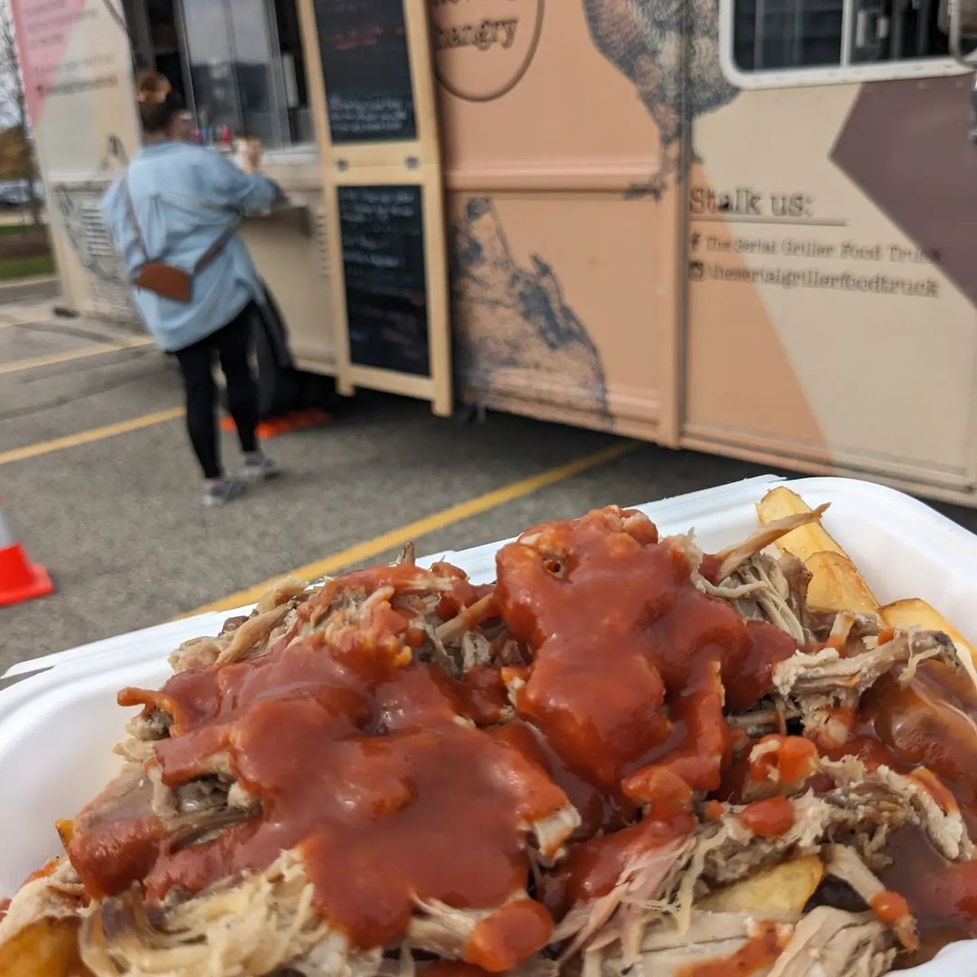 I.am.so.hangry! Thank goodness @theserialgrillerfoodtruck came for Food Tuck Wednesday. Comfort food here we go!!