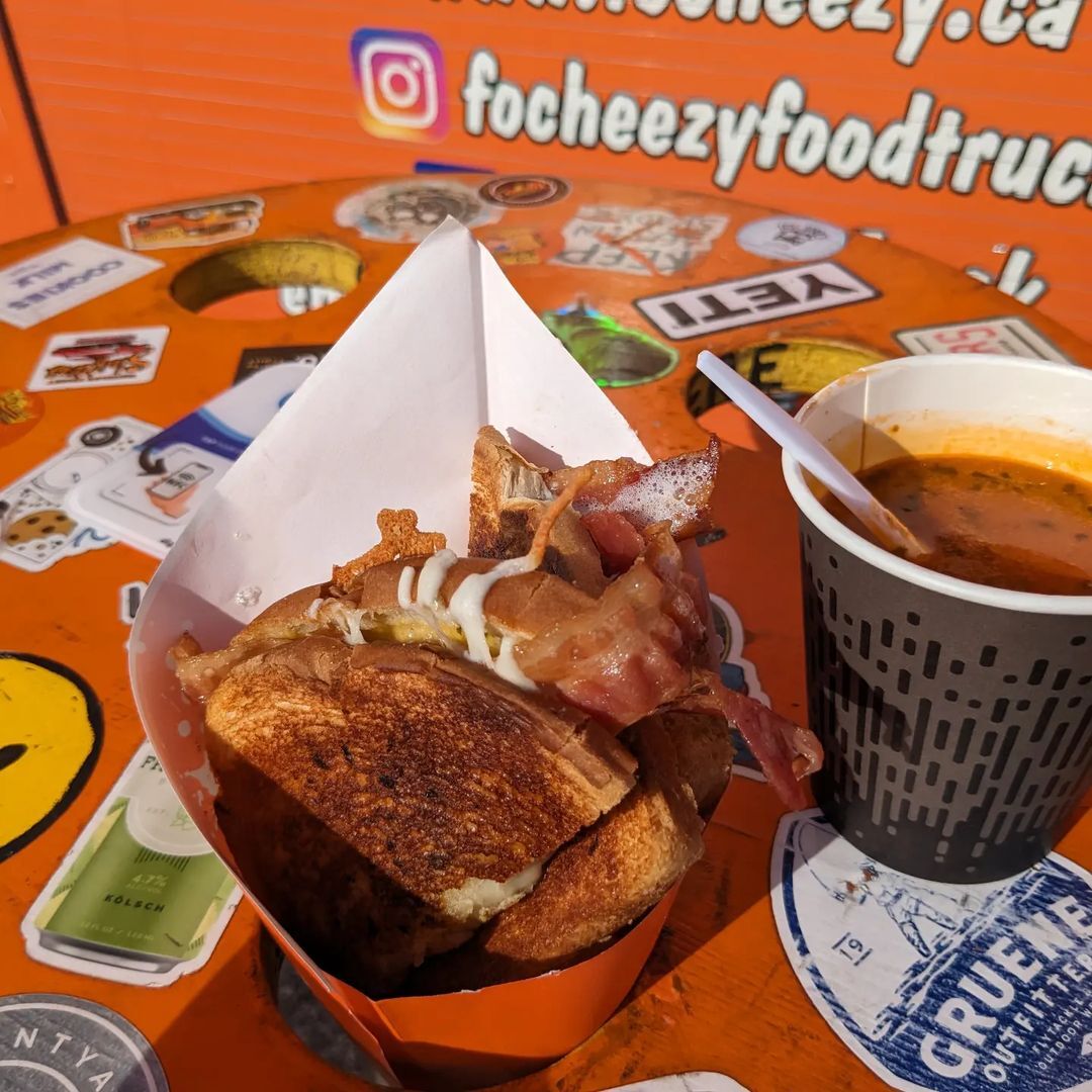 Today is a great day for comfort food. I really enjoyed my Fo'Bacon grilled cheese and that side soup is fantastic! Thank you @focheezyfoodtruck!!!! 

#foodtruck #yum #comfortfood #grilledcheese
